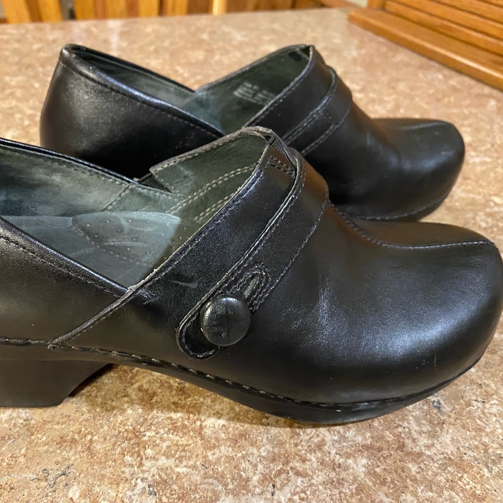 DANSKO clogs black womans size E41 size 10.5US